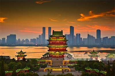 穿越唐宋重溫歷史 報網記者感受滕王閣別樣風貌