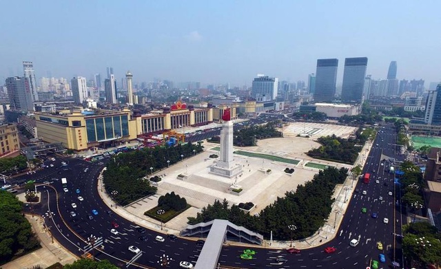 航拍八一廣場(chǎng)新貌,新夜景璀璨